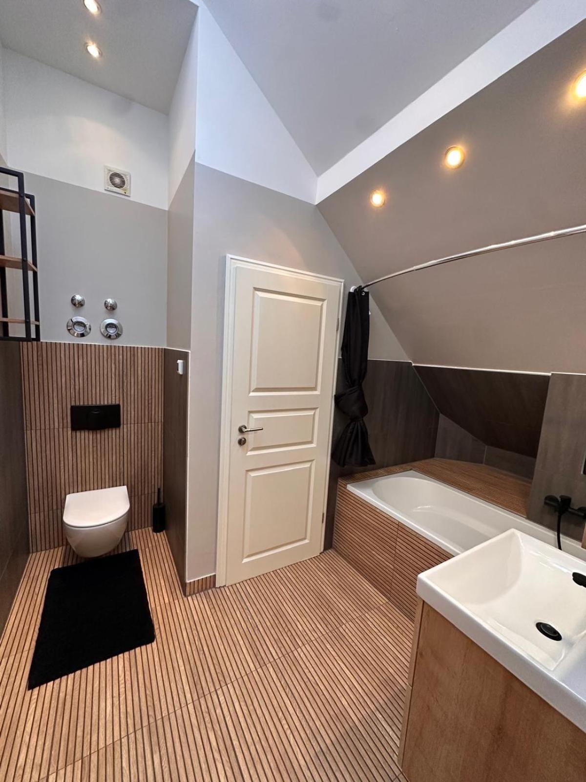 Design Apartment Auf 2 Etagen Mit Balkon Nahe Isar & Innenstadt Muenchen Apartment München