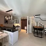 Design Apartment Auf 2 Etagen Mit Balkon Nahe Isar & Innenstadt Muenchen