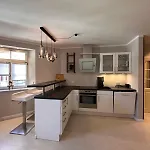 Design Apartment Auf 2 Etagen Mit Balkon Nahe Isar & Innenstadt Muenchen