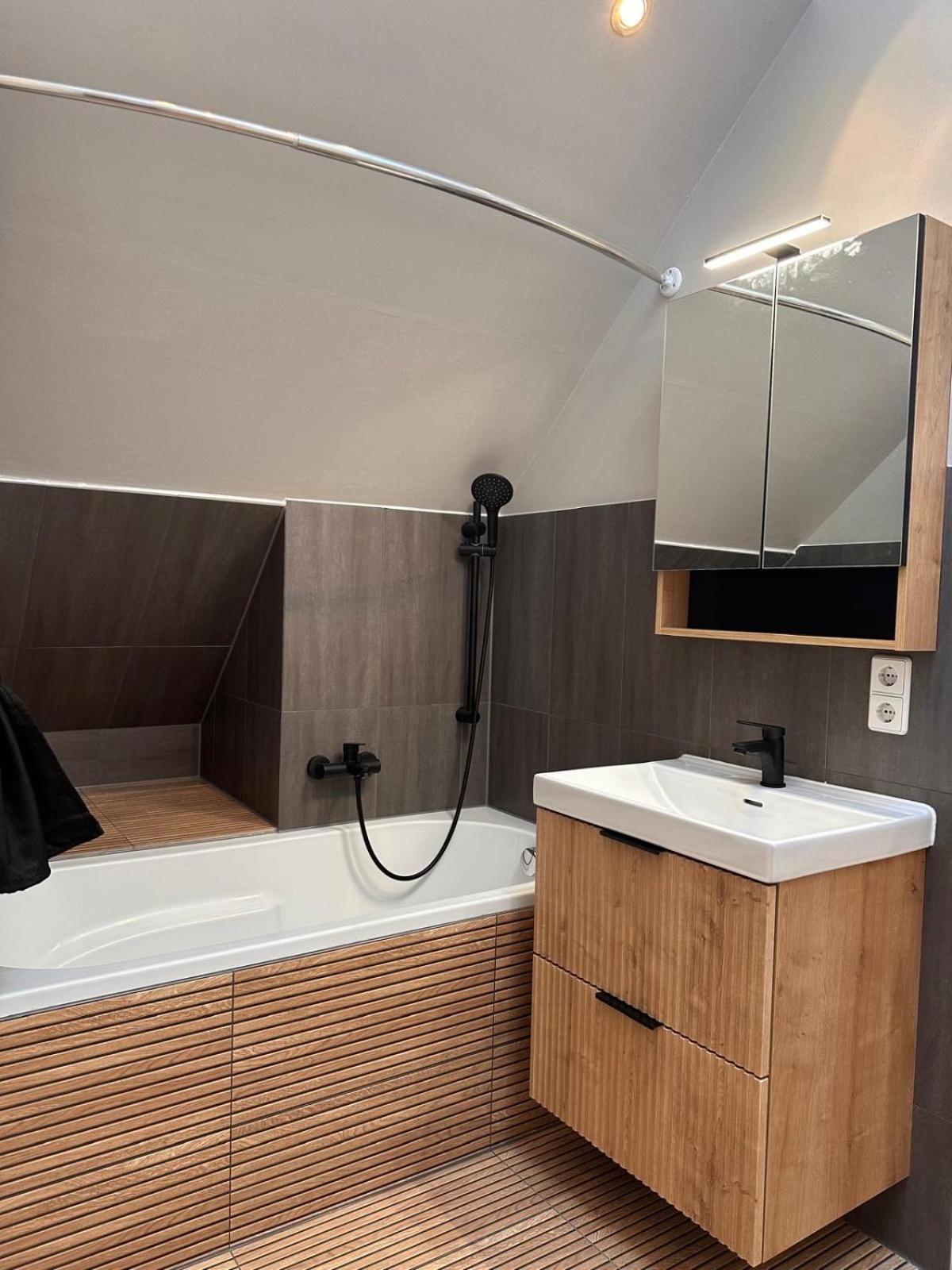 Design Apartment Auf 2 Etagen Mit Balkon Nahe Isar & Innenstadt Muenchen