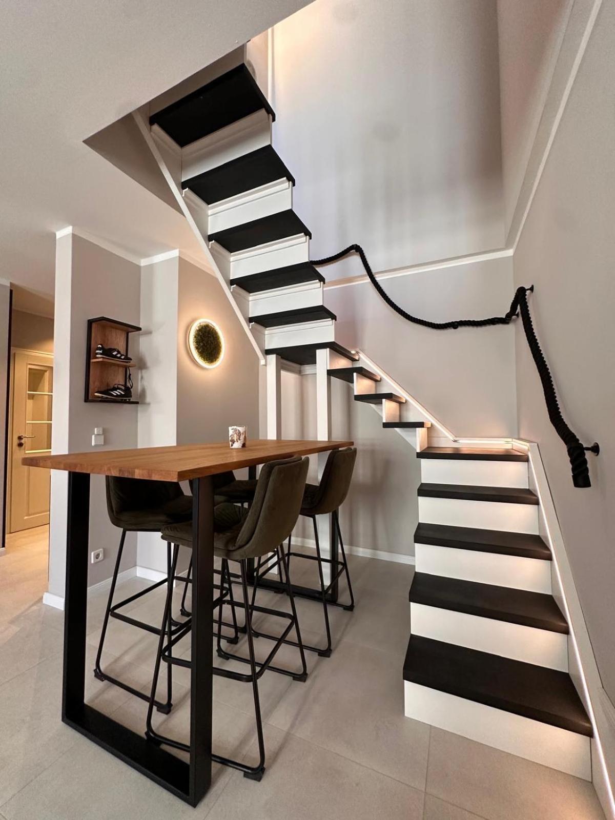 Design Apartment Auf 2 Etagen Mit Balkon Nahe Isar & Innenstadt Muenchen *