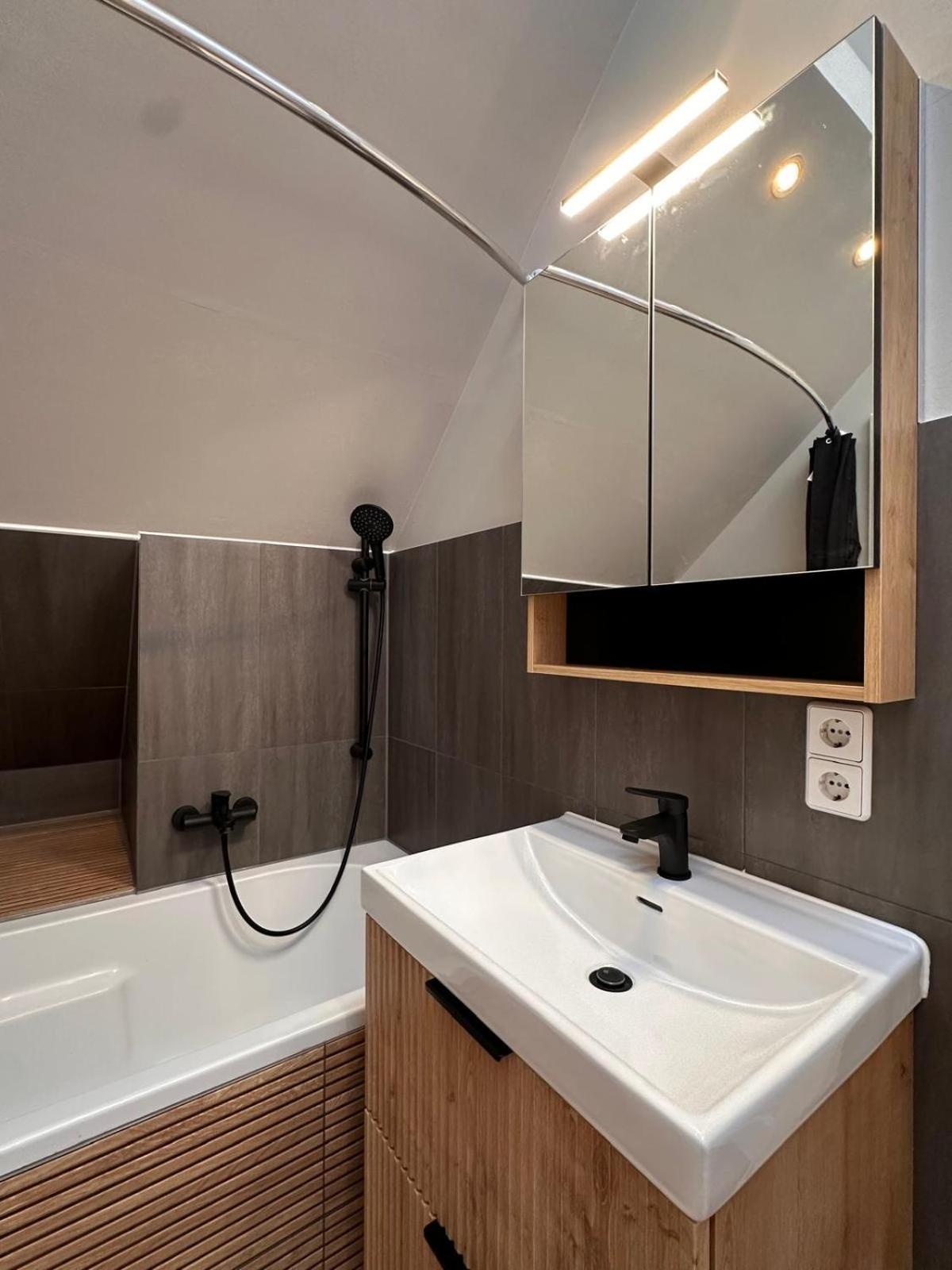 Design Apartment Auf 2 Etagen Mit Balkon Nahe Isar & Innenstadt Muenchen Apartment *